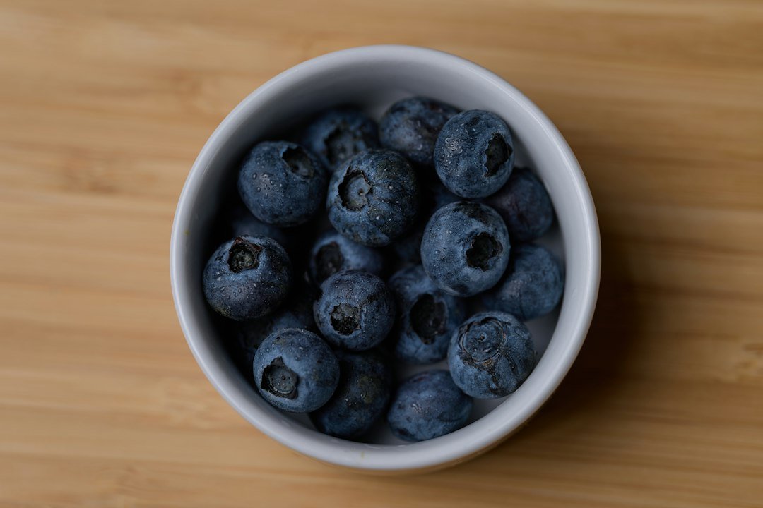 fresh blueberries bowl